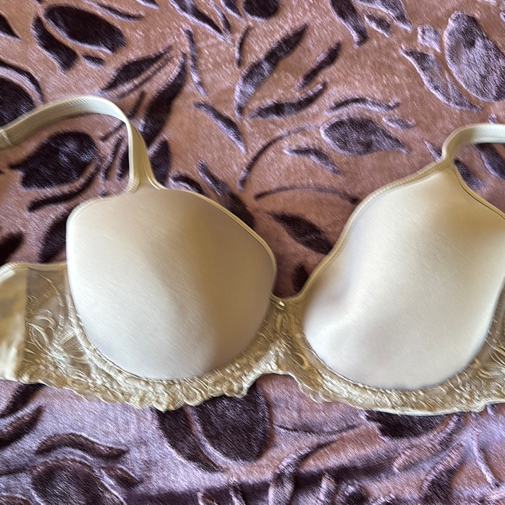 Bali Cream Molded Cup Lace Bra